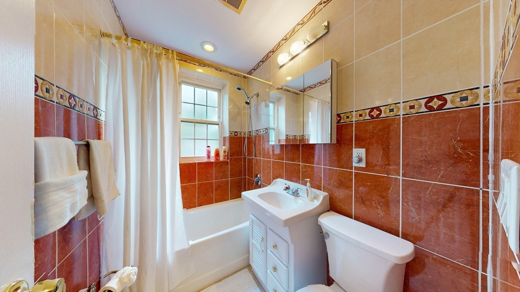 2 bed, 1 bath apartment for rent at 1 Lanark Unit 6, Brookline — photo 17 of 20
