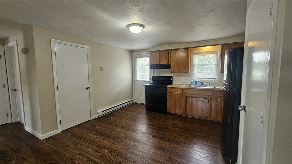 1 bed, 1 bath apartment for rent at 1 Leo Ave Unit 11, Dudley — photo 4 of 8