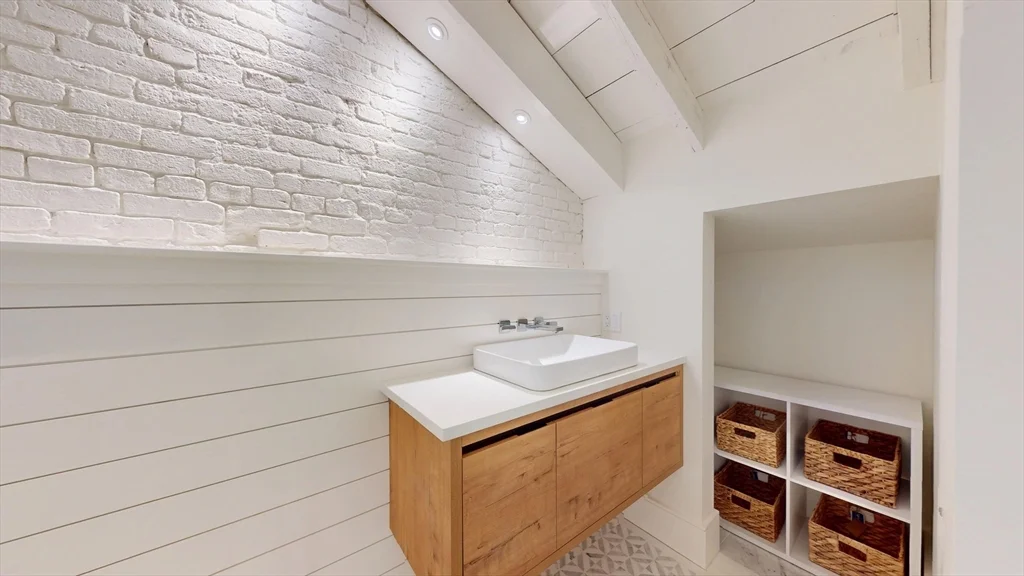 2 bed, 2 bath apartment for rent at 1 Liberty St Unit 4, Newburyport — photo 3 of 14