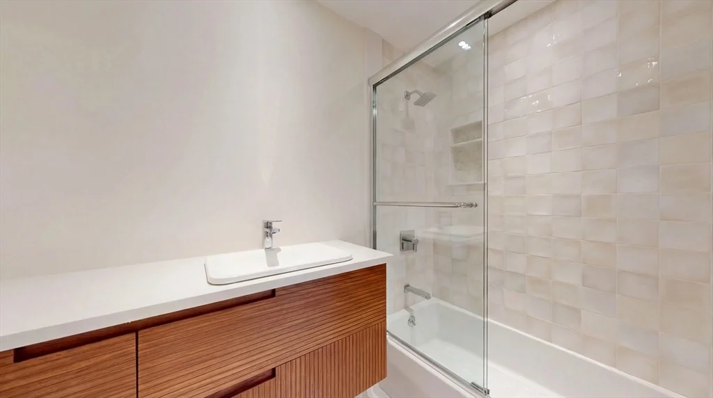 2 bed, 2 bath apartment for rent at 1 Liberty St Unit 4, Newburyport — photo 7 of 14