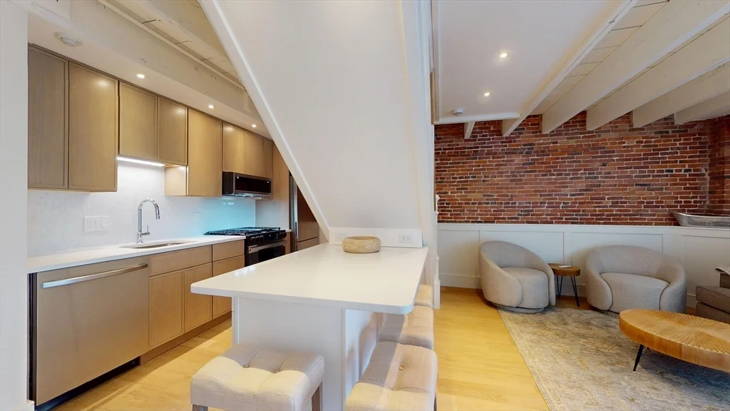 2 bed, 2 bath apartment for rent at 1 Liberty St Unit 4, Newburyport — photo 2 of 14