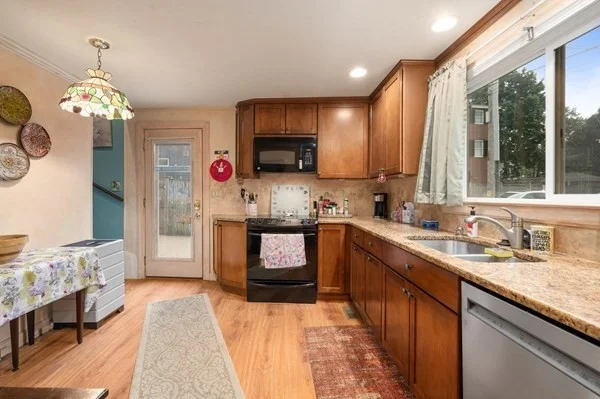 2 bed, 1 bath apartment for rent at 1 Lime St Unit 1, Newburyport — photo 4 of 14