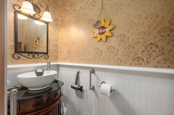 2 bed, 1 bath apartment for rent at 1 Lime St Unit 1, Newburyport — photo 7 of 14