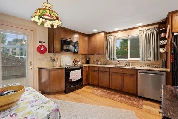 2 bed, 1 bath apartment for rent at 1 Lime St Unit 1, Newburyport — photo 3 of 14