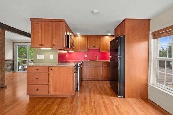 Studio bed, 1 bath apartment for rent at 1 Lime St Unit 2, Newburyport — photo 4 of 14