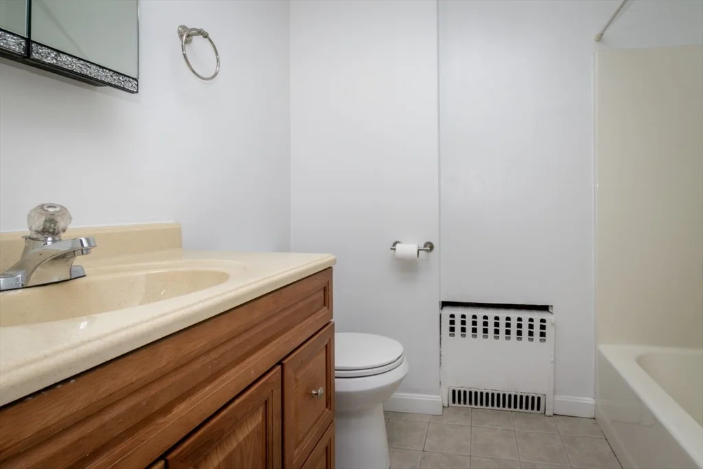 2 bed, 1 bath apartment for rent at 1 Lincoln St Unit 1, Stoneham — photo 26 of 29