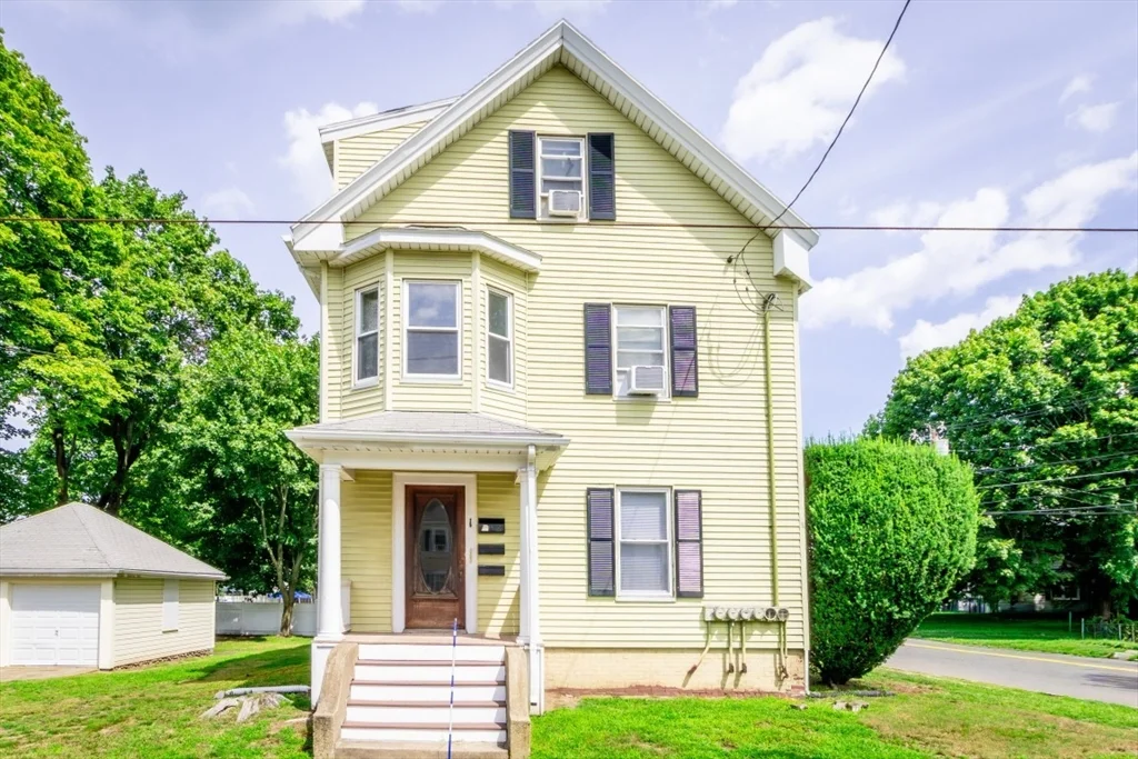 2 bed, 1 bath apartment for rent at 1 Lincoln St Unit 1, Stoneham — photo 4 of 29