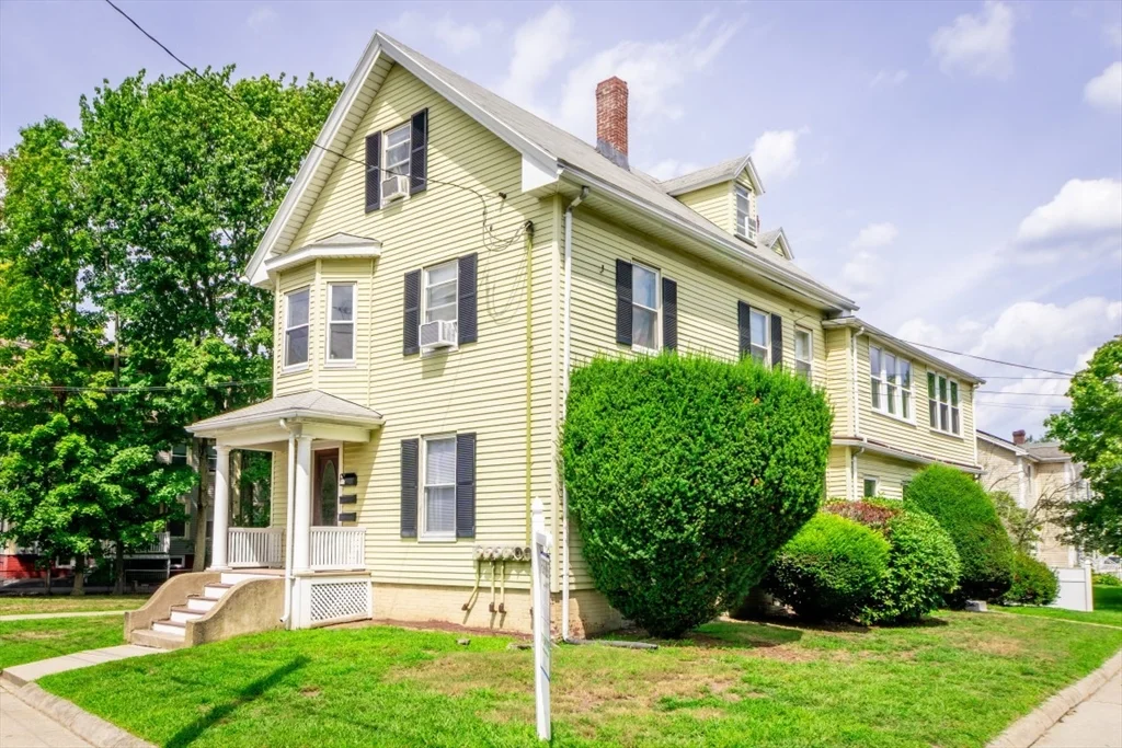 2 bed, 1 bath apartment for rent at 1 Lincoln St Unit 1, Stoneham — photo 3 of 29