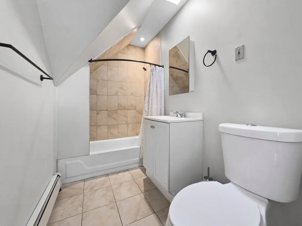 2 bed, 1 bath apartment for rent at 1 Lindner Ct Unit 3, Lawrence — photo 2 of 8