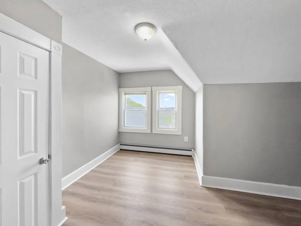 2 bed, 1 bath apartment for rent at 1 Lindner Ct Unit 3, Lawrence — photo 6 of 8