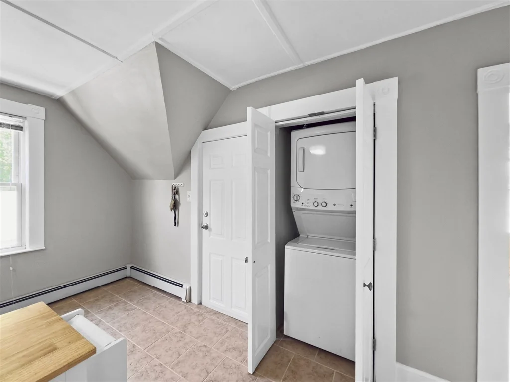 2 bed, 1 bath apartment for rent at 1 Lindner Ct Unit 3, Lawrence — photo 3 of 8