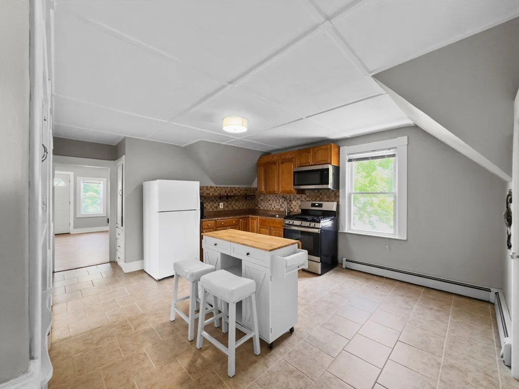 2 bed, 1 bath apartment for rent at 1 Lindner Ct Unit 3, Lawrence — photo 1 of 8