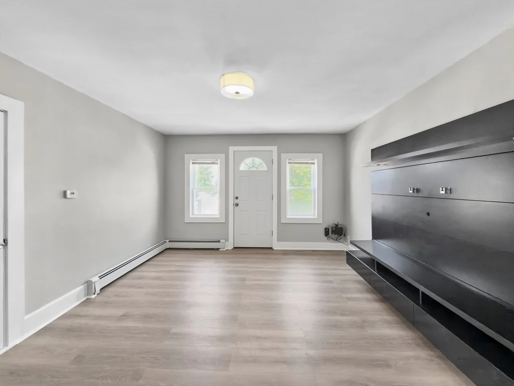 2 bed, 1 bath apartment for rent at 1 Lindner Ct Unit 3, Lawrence — photo 7 of 8