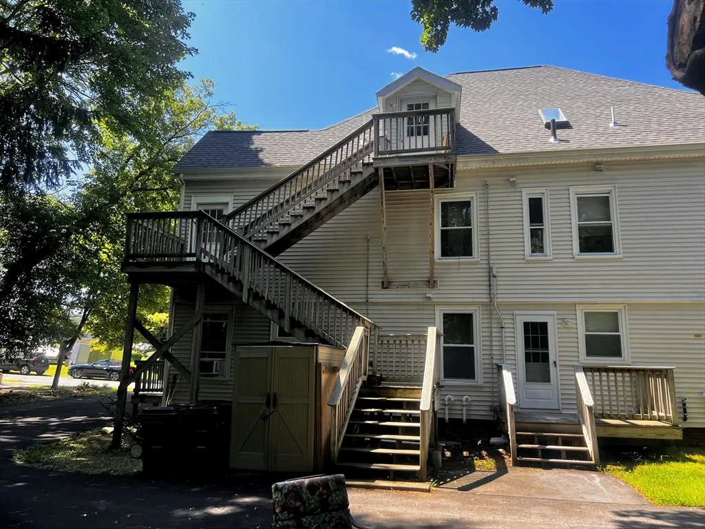 2 bed, 1 bath apartment for rent at 1 Madison Unit B, Amesbury — photo 4 of 23