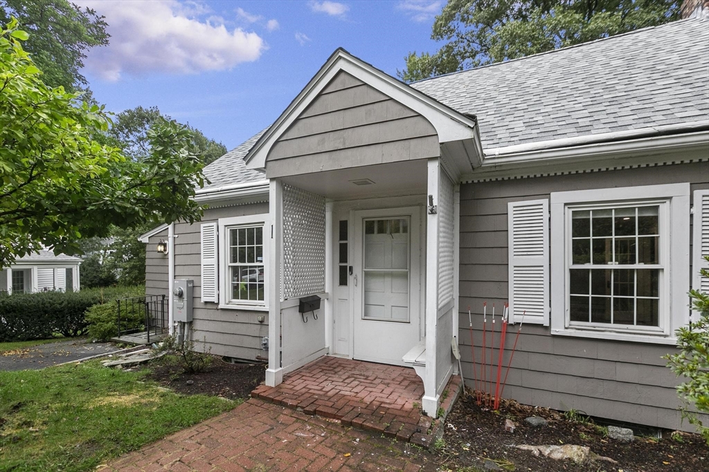 3 bed, 2 bath apartment for rent at 1 Martin Rd, Wellesley — photo 4 of 35