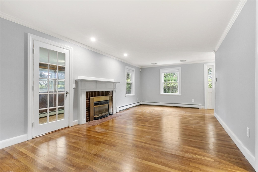 3 bed, 2 bath apartment for rent at 1 Martin Rd, Wellesley — photo 9 of 35