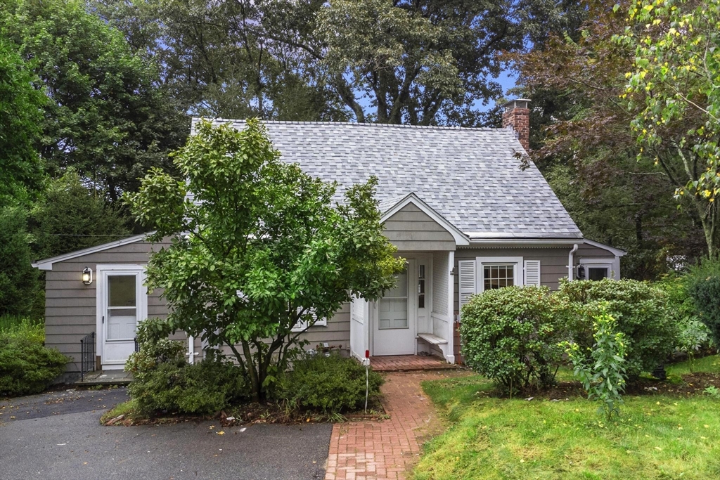 3 bed, 2 bath apartment for rent at 1 Martin Rd, Wellesley — photo 2 of 35