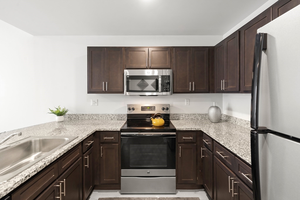 2 bed, 2 bath apartment for rent at 1 Merrimack Plaza Unit 0, Lowell — photo 8 of 29