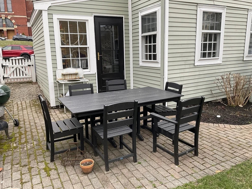 1 bed, 1 bath apartment for rent at 1 Middle Unit 3, Marblehead — photo 13 of 16