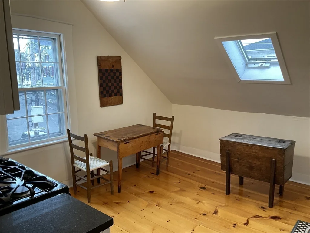 1 bed, 1 bath apartment for rent at 1 Middle Unit 3, Marblehead — photo 8 of 16