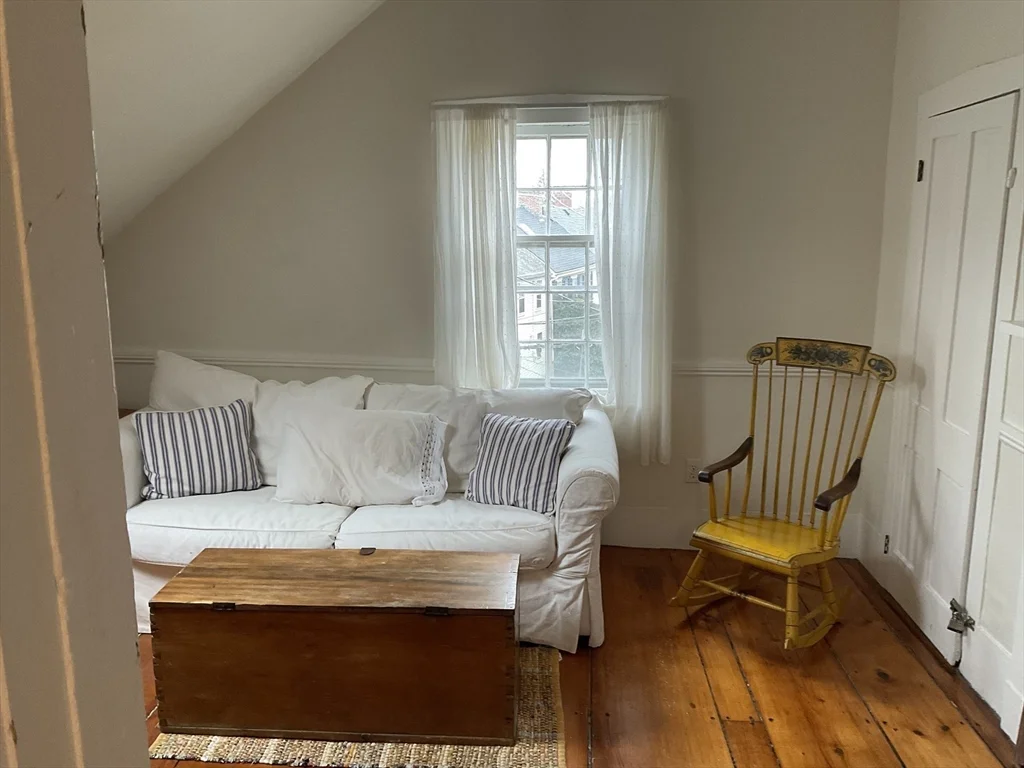 1 bed, 1 bath apartment for rent at 1 Middle Unit 3, Marblehead — photo 4 of 16