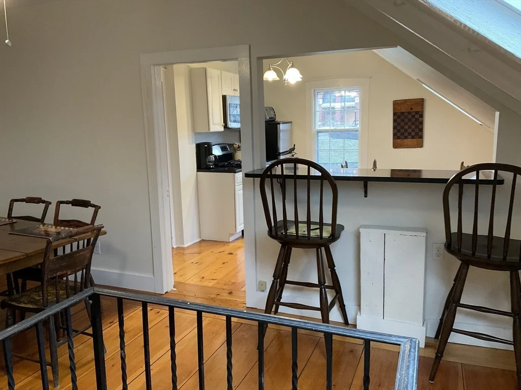 1 bed, 1 bath apartment for rent at 1 Middle Unit 3, Marblehead — photo 5 of 16