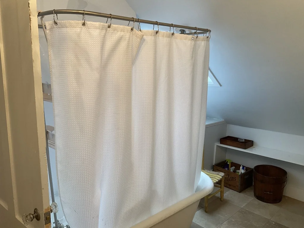 1 bed, 1 bath apartment for rent at 1 Middle Unit 3, Marblehead — photo 12 of 16