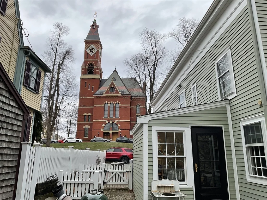 1 bed, 1 bath apartment for rent at 1 Middle Unit 3, Marblehead — photo 15 of 16