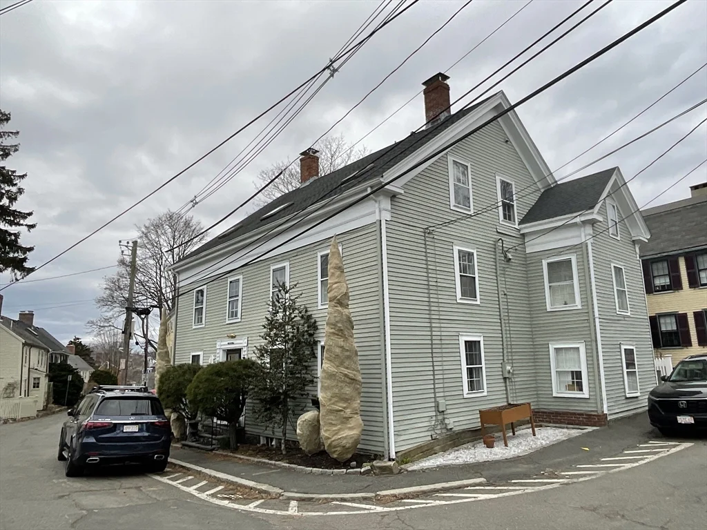 1 bed, 1 bath apartment for rent at 1 Middle Unit 3, Marblehead — photo 1 of 16