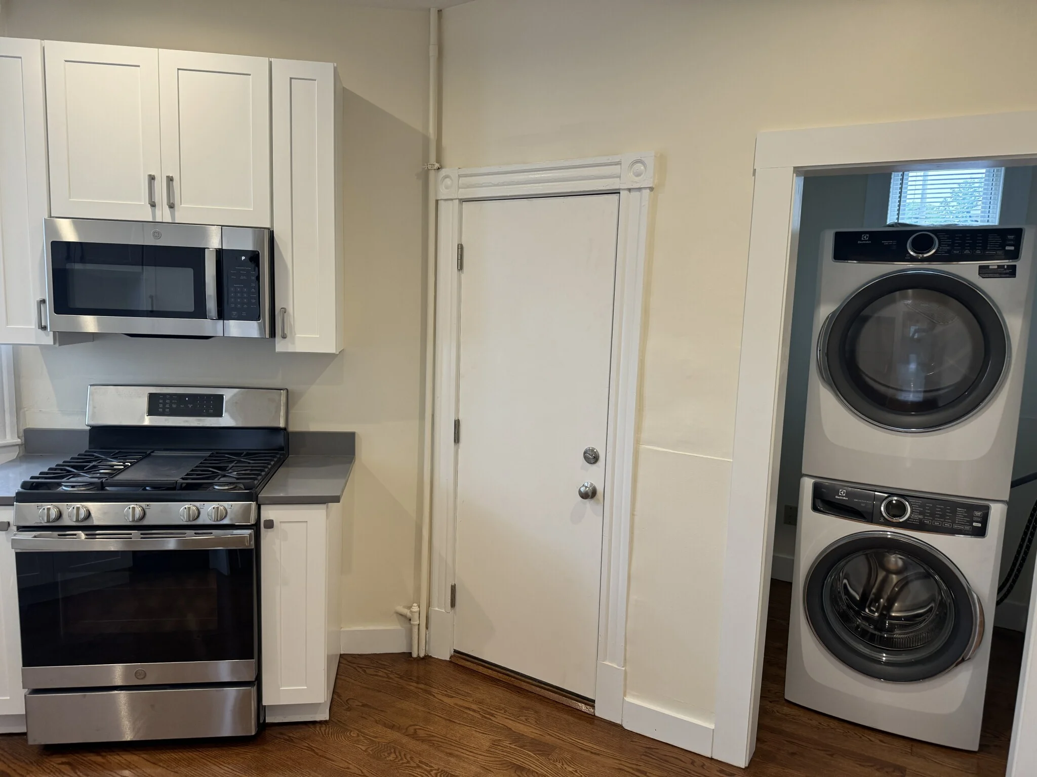 3 bed, 1 bath apartment for rent at 1 Miles St Unit 2, Jamaica Plain — photo 3 of 9