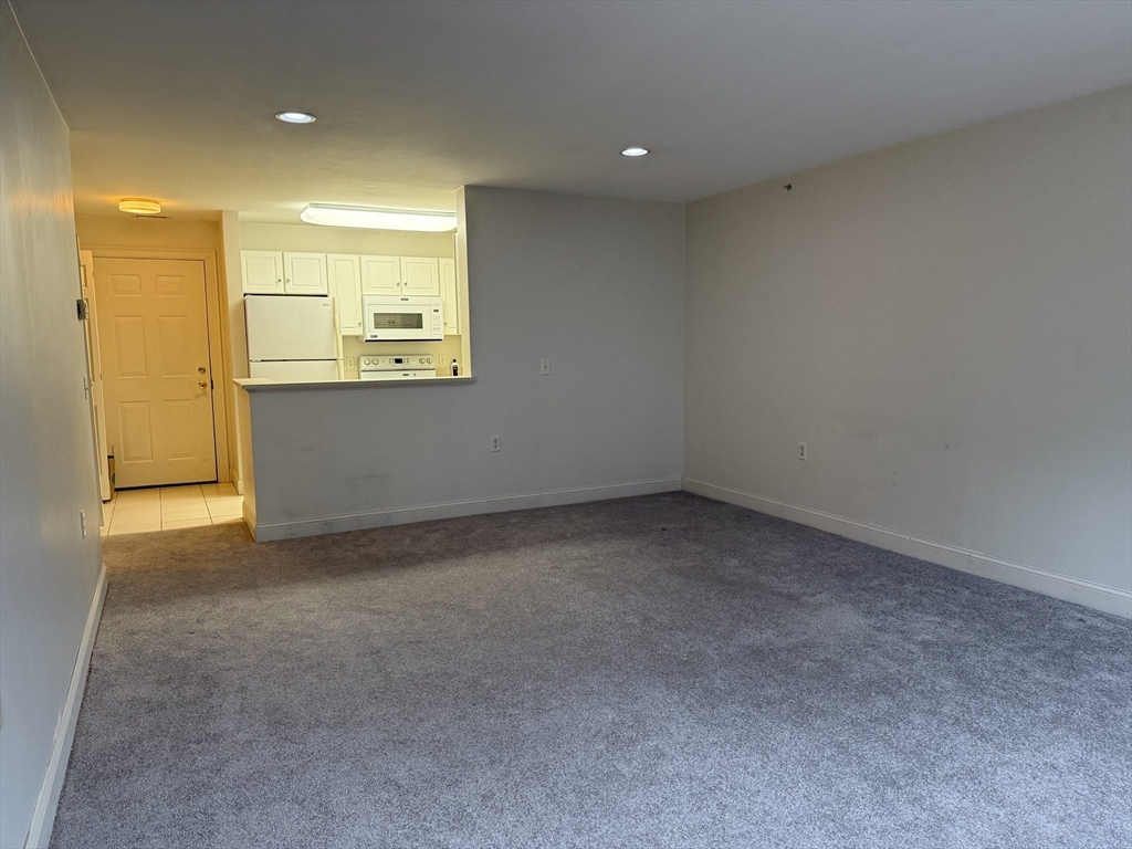 2 bed, 2 bath apartment for rent at 1 Millbrook Ln Unit 309, Wakefield — photo 5 of 17