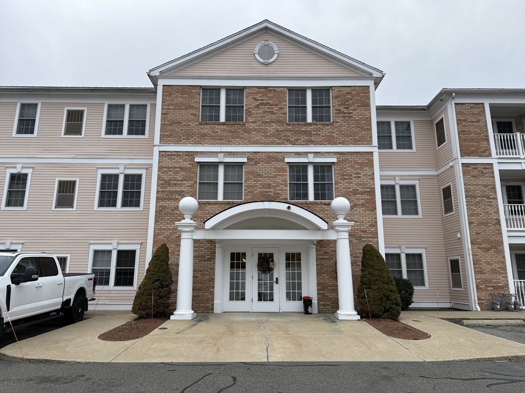 2 bed, 2 bath apartment for rent at 1 Millbrook Ln Unit 309, Wakefield — photo 1 of 17