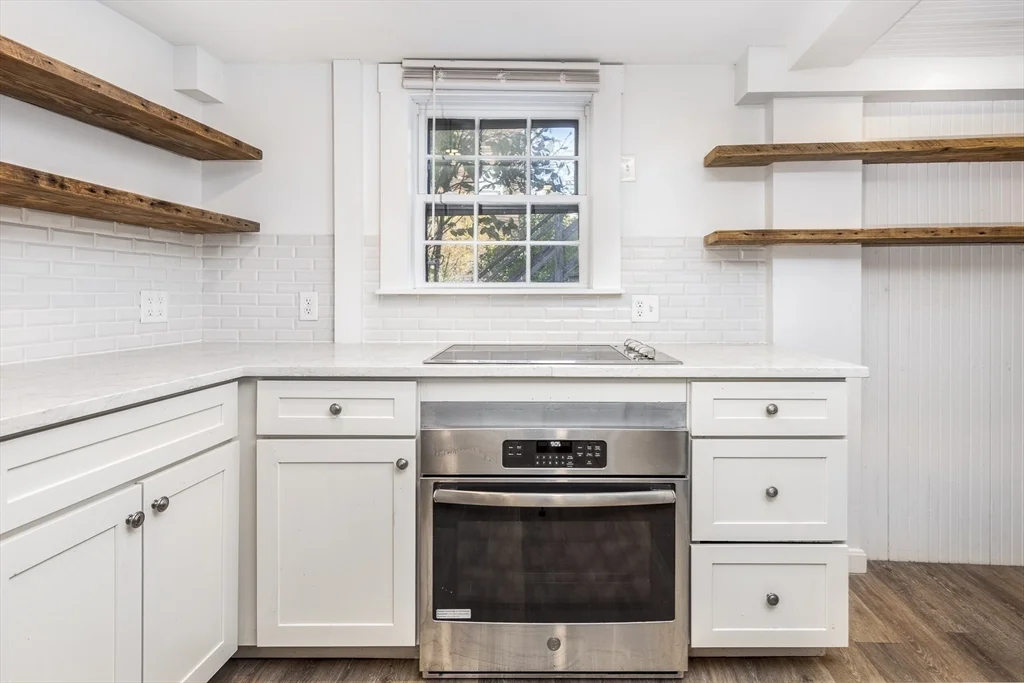 2 bed, 1 bath apartment for rent at 1 Mugford St Unit 3, Glenwood — photo 5 of 24