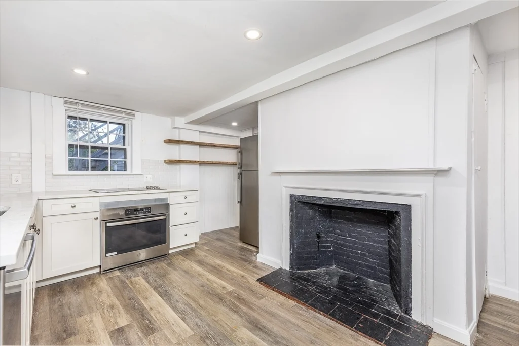 2 bed, 1 bath apartment for rent at 1 Mugford St Unit 3, Glenwood — photo 2 of 24