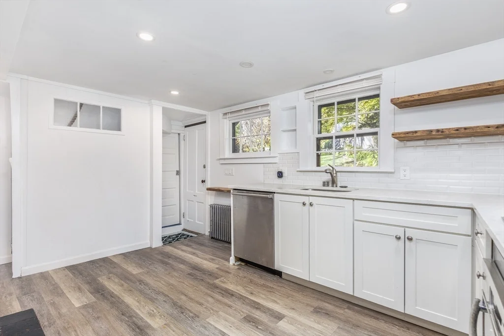 2 bed, 1 bath apartment for rent at 1 Mugford St Unit 3, Glenwood — photo 4 of 24