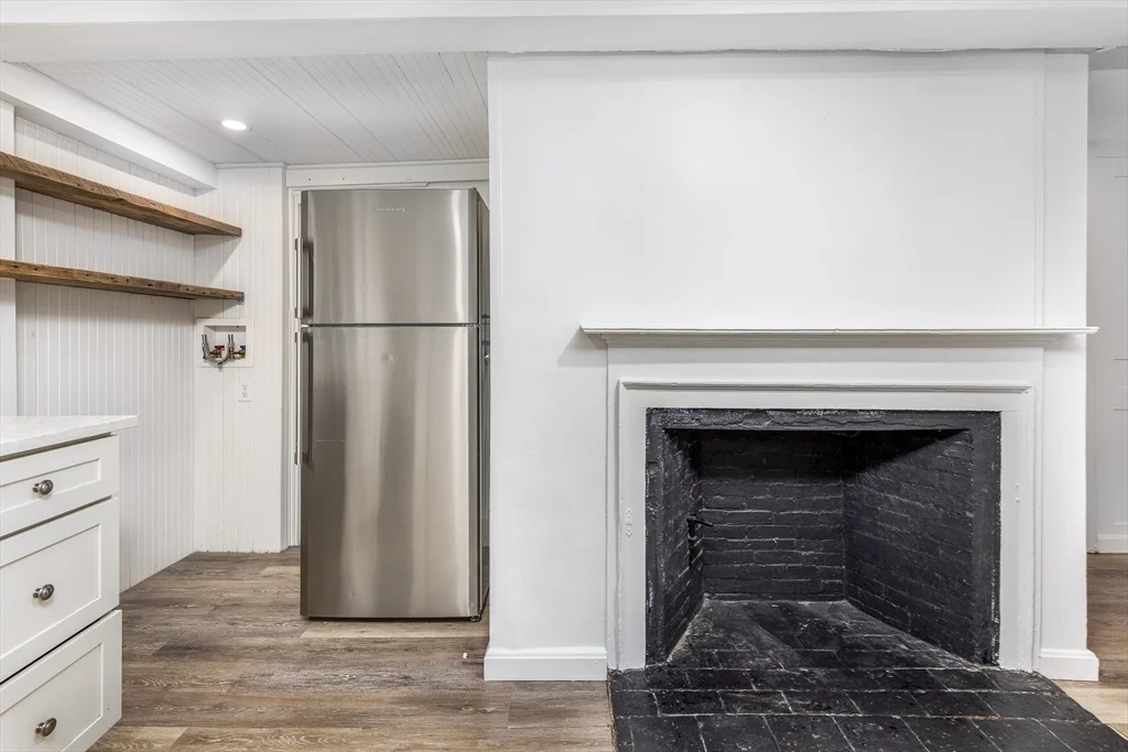 2 bed, 1 bath apartment for rent at 1 Mugford St Unit 3, Glenwood — photo 6 of 24