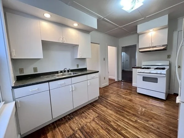 2 bed, 1 bath apartment for rent at 1 N Spooner St Unit 1, Plymouth