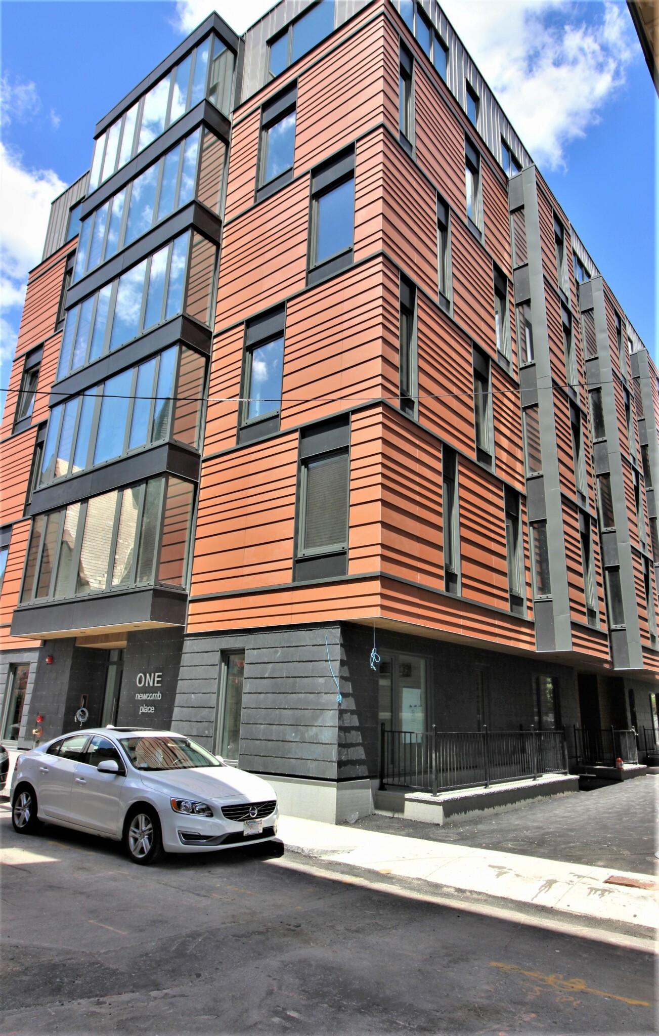 3 bed, 2 bath apartment for rent at 1 Newcomb St Unit 303, Roxbury — photo 4 of 4