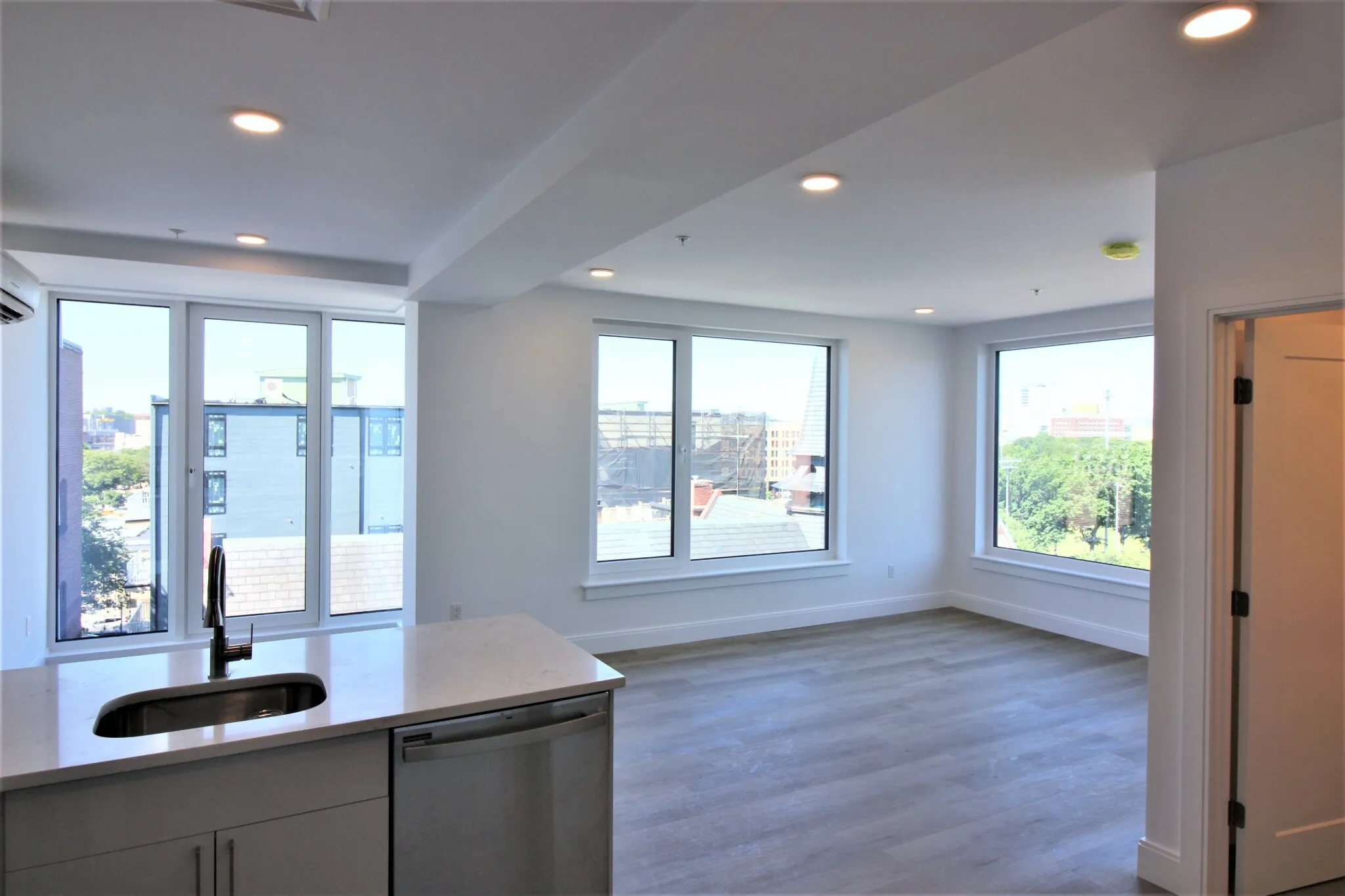 Studio bed, 1 bath apartment for rent at 1 Newcomb St Unit 601, Roxbury — photo 5 of 13