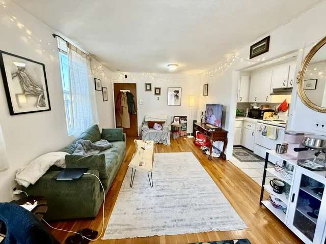 2 bed, 1 bath apartment for rent at 1 Noyes Pl Unit 9, North End — photo 4 of 10