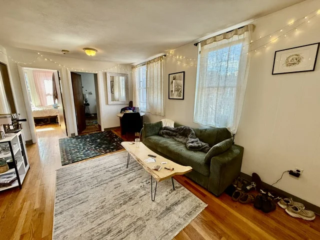 2 bed, 1 bath apartment for rent at 1 Noyes Pl Unit 9, North End