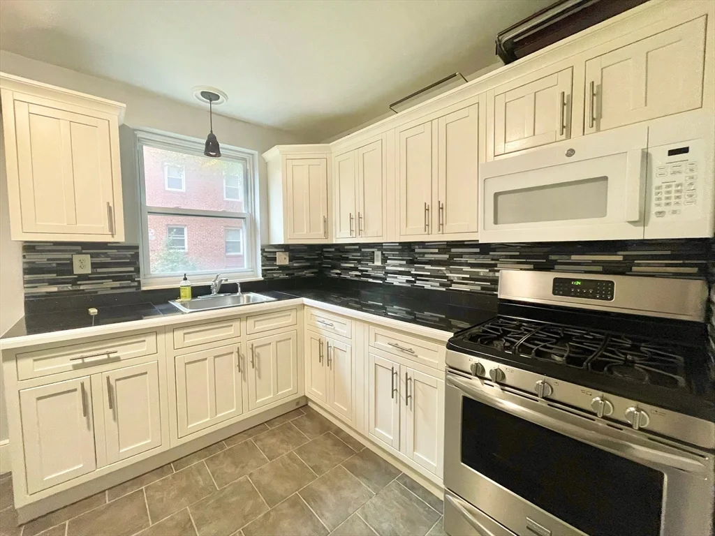 2 bed, 1 bath apartment for rent at 1 O'leary Way Unit 91, Jamaica Plain — photo 6 of 12