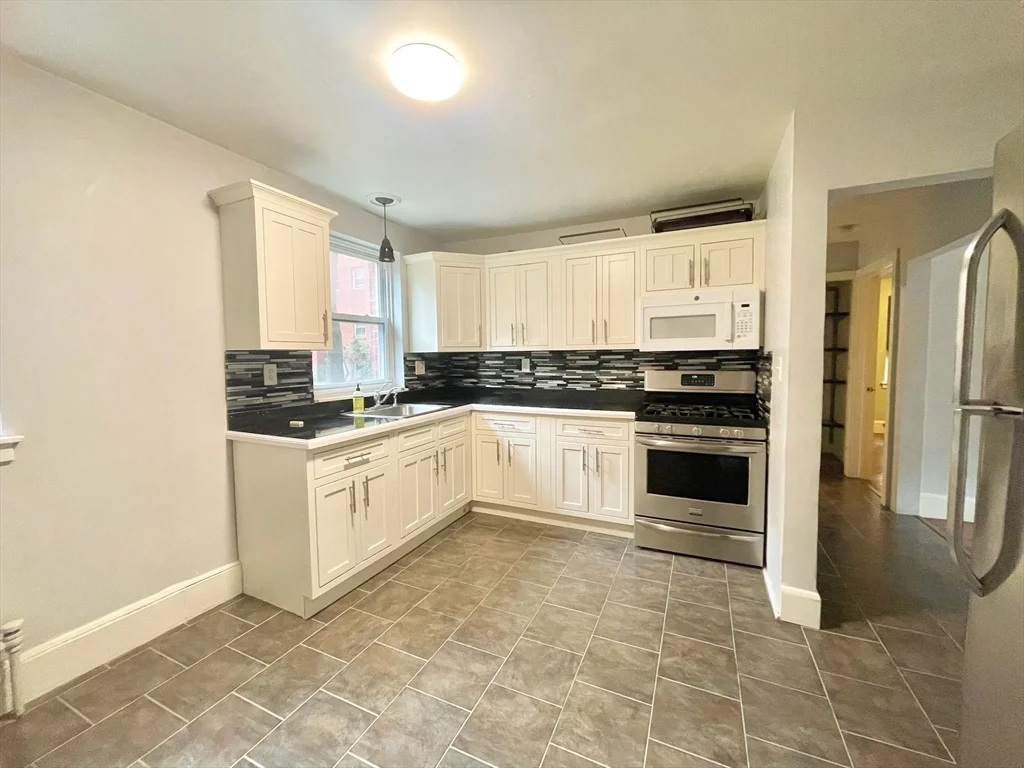 2 bed, 1 bath apartment for rent at 1 O'leary Way Unit 91, Jamaica Plain — photo 5 of 12