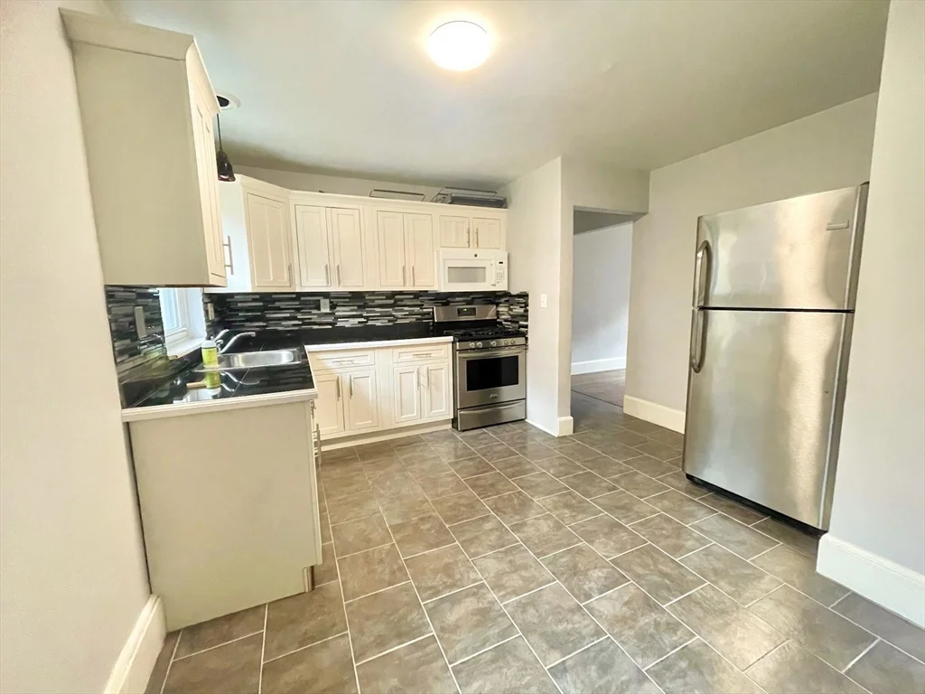 2 bed, 1 bath apartment for rent at 1 O'leary Way Unit 91, Jamaica Plain — photo 4 of 12