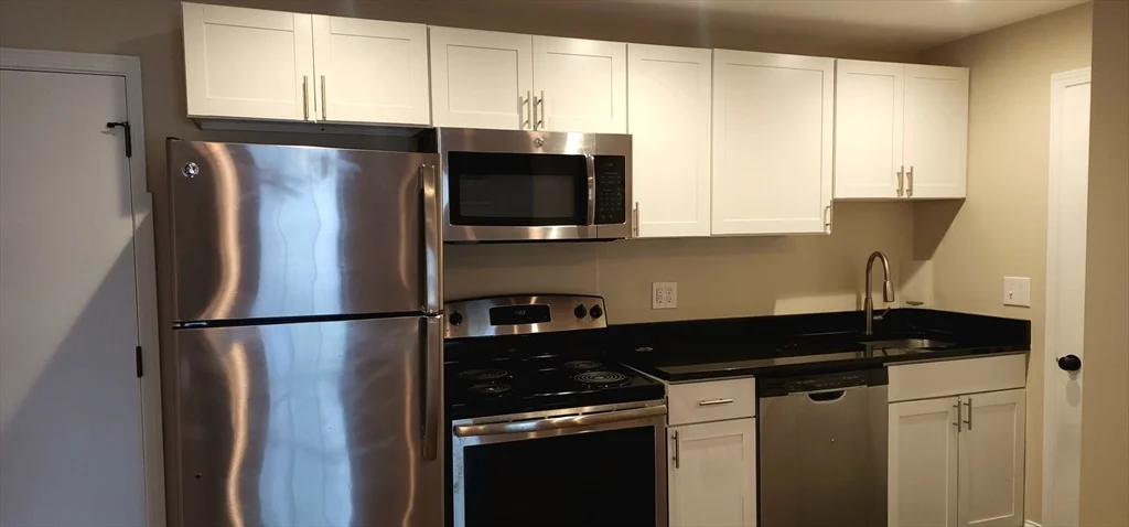 1 bed, 1 bath apartment for rent at 1 Old Colony Rd Unit 204, Mansfield — photo 1 of 7