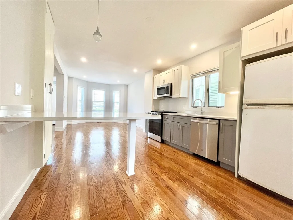 4 bed, 2 bath apartment for rent at 1 Oliver, Watertown — photo 6 of 17