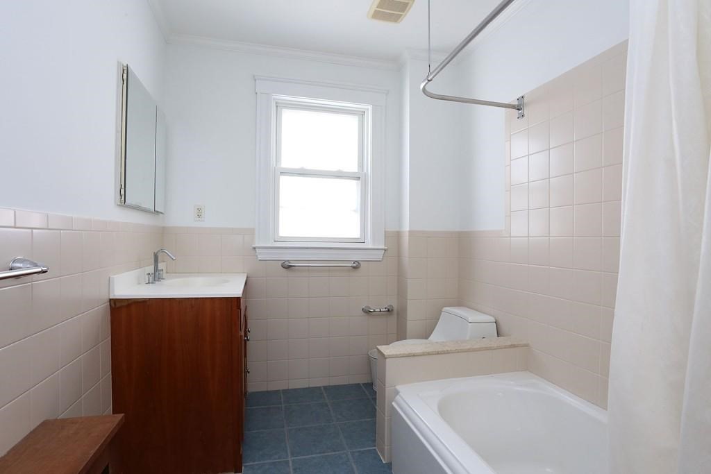 4 bed, 1 bath apartment for rent at 1 Orient Ave Unit 3, East Boston — photo 11 of 15