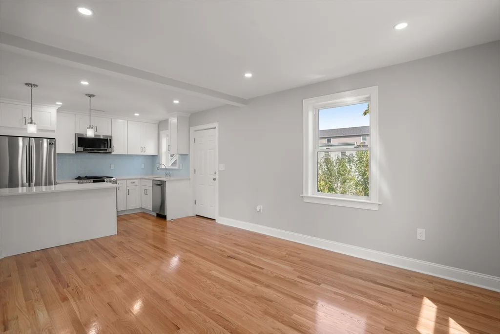 3 bed, 1 bath apartment for rent at 1 Orient Ave Unit 3, Everett — photo 3 of 12