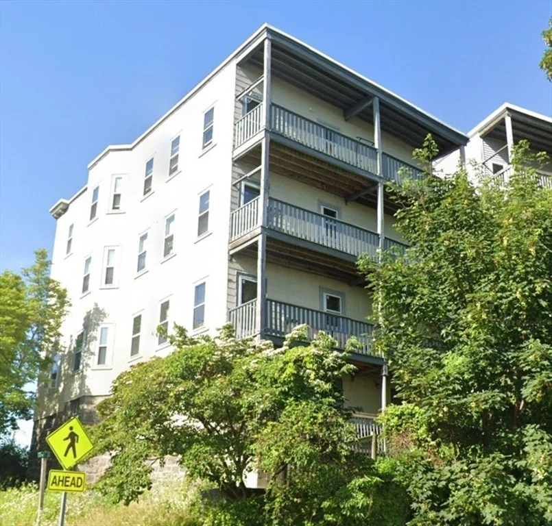 4 bed, 1 bath apartment for rent at 1 Orient Ave Unit C, East Boston — photo 9 of 12