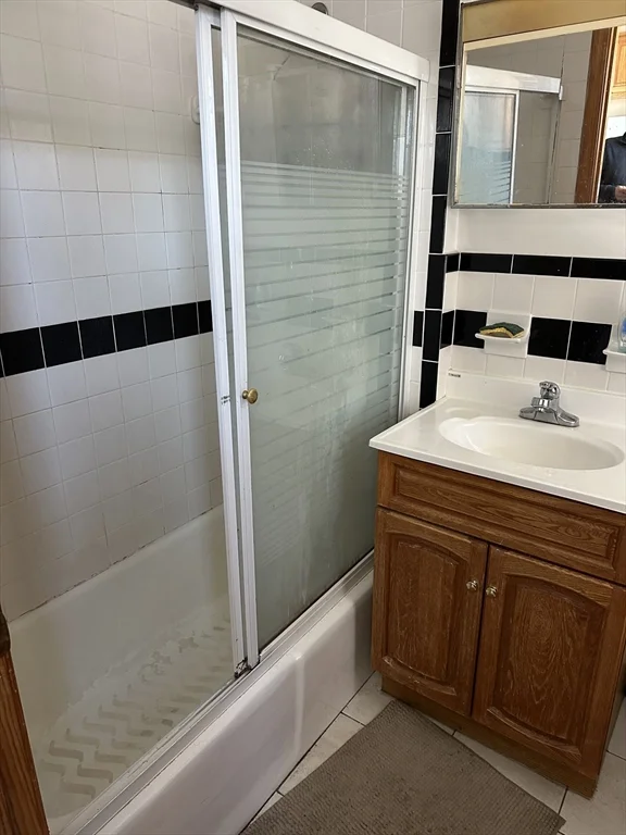 4 bed, 1 bath apartment for rent at 1 Ossipee Rd Unit 2, Tufts University — photo 3 of 15